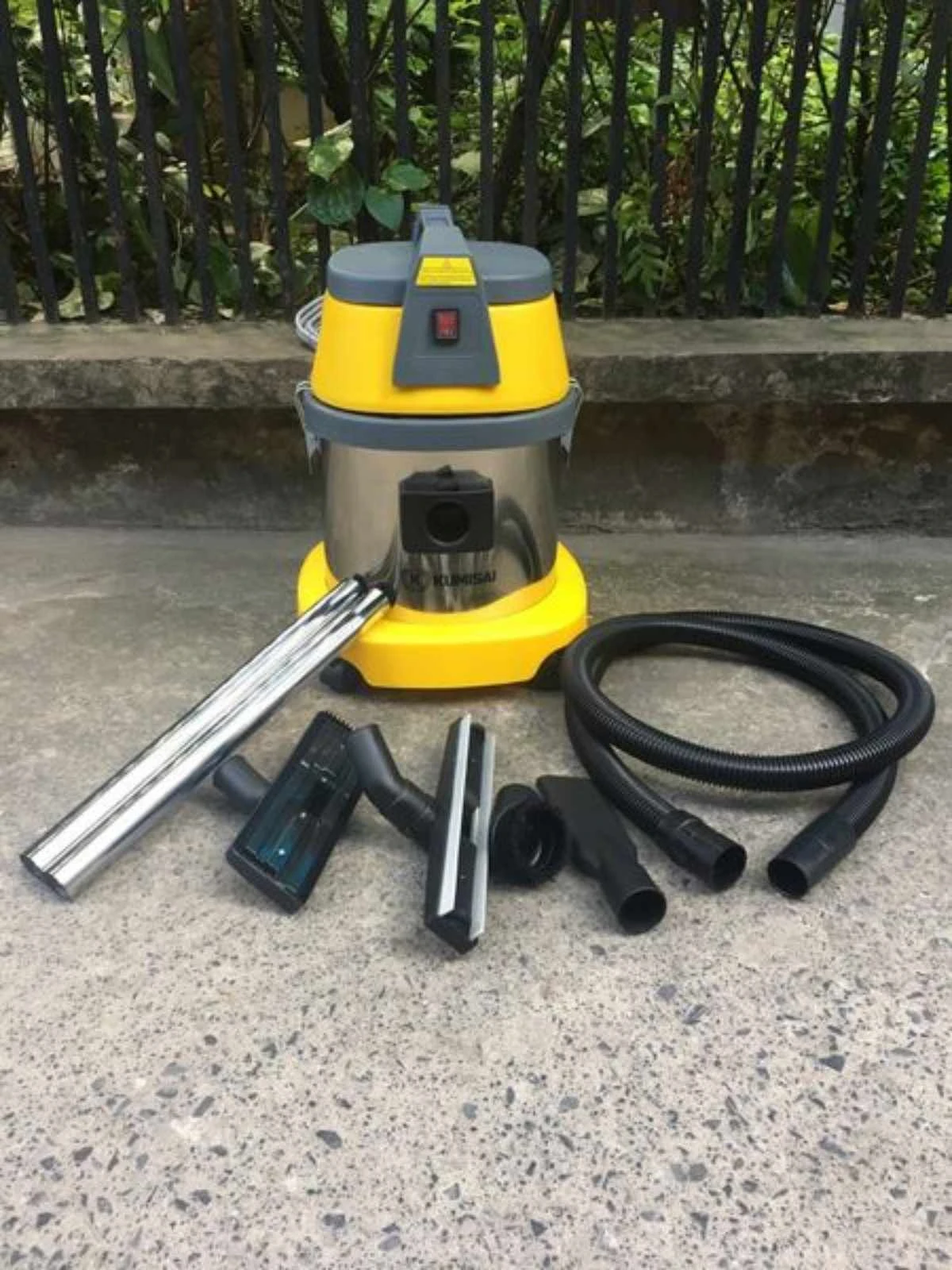 Xưởng nội thất An Phát nhận bàn giao máy hút bụi mini Kumisai 15L 2