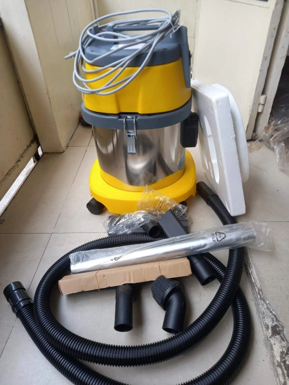Xưởng nội thất An Phát nhận bàn giao máy hút bụi mini Kumisai 15L 3