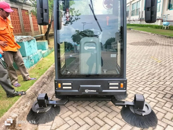 Xưởng sản xuất thép Đại Thành nhận bàn giao xe quét rác Kumisai KMS S12