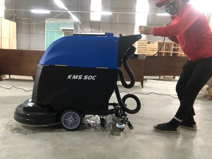 Xưởng Vật Liệu Hằng Hà nhận bàn giao thành công máy chà sàn Kumisai KMS 50C