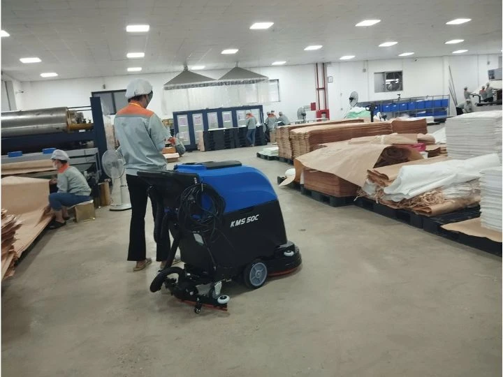 Xưởng Vật Liệu Hằng Hà nhận bàn giao thành công máy chà sàn Kumisai KMS 50C 2